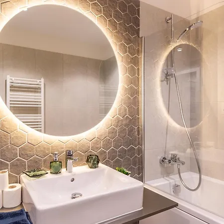 Apartment 92- Urban Plaza *