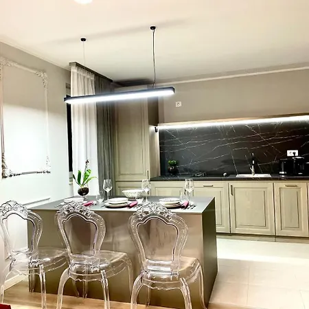 Apartment 92- Urban Plaza *