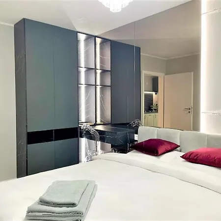 92- Urban Plaza Apartment Brasov